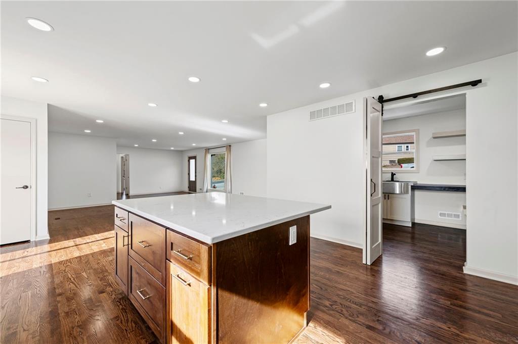 1309 W 100TH Terrace