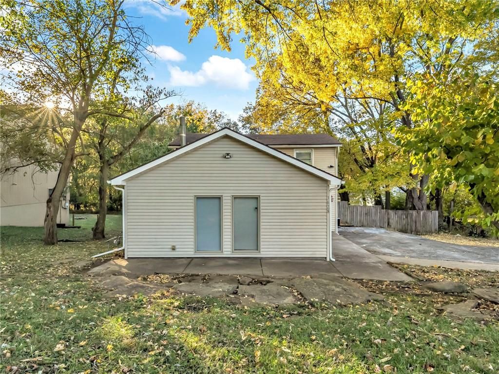 Photo of 3628 N Flora Avenue, Kansas City, MO 64116 (MLS # 2598889)