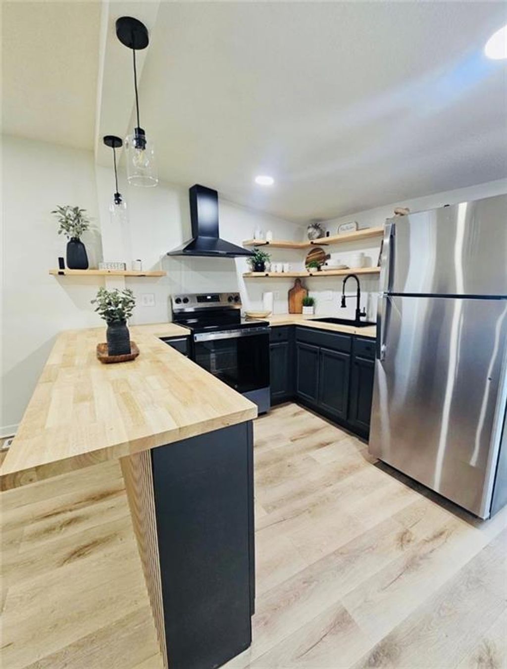 Photo of 961 Tenny Avenue, Kansas City, KS 66101 (MLS # 2608328)