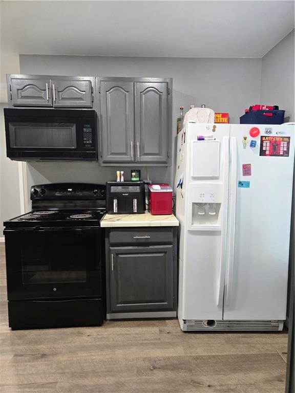 422 W 9th Street
