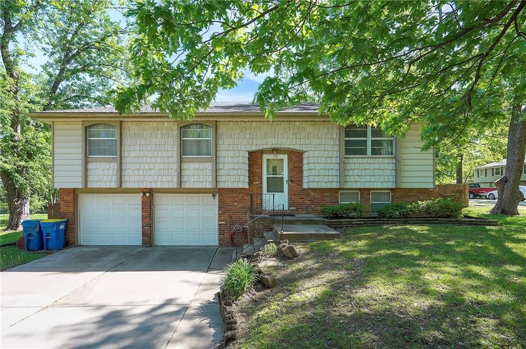Photo of 1116 Owen Drive, Liberty, MO 64068 (MLS # 2609280)