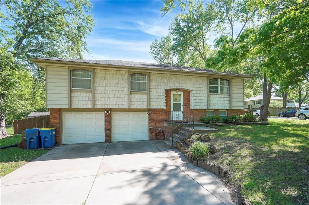 Photo of 1116 Owen Drive, Liberty, MO 64068 (MLS # 2609280)