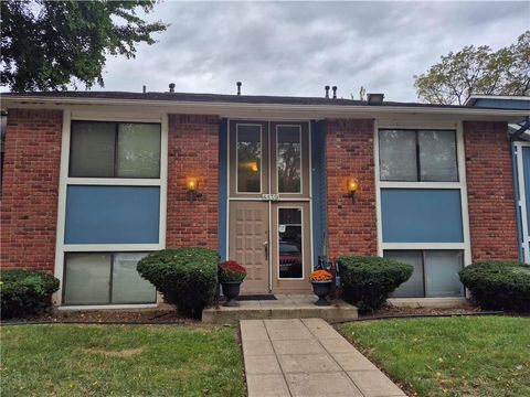 Photo of 8139 Holmes Road #D201, Kansas City, MO 64131 (MLS # 2581461)