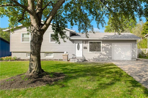 Photo of 10006 Benson Street, Overland Park, KS 66212 (MLS # 2647224)