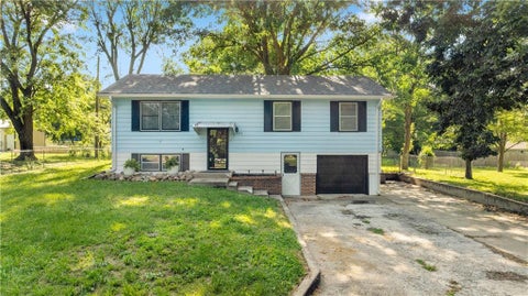 Photo of 1205 S 9th Street, Clinton, MO 64735 (MLS # 2628785)