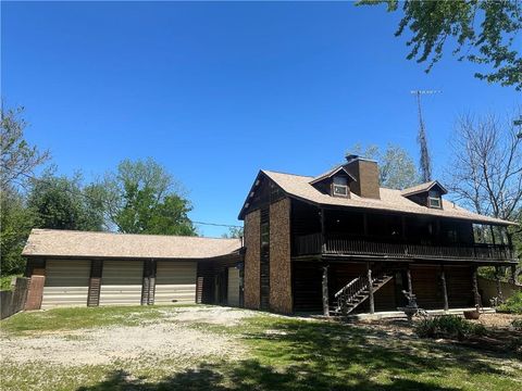 Photo of 17 NE 465th Road, Warrensburg, MO 64093 (MLS # 2615714)