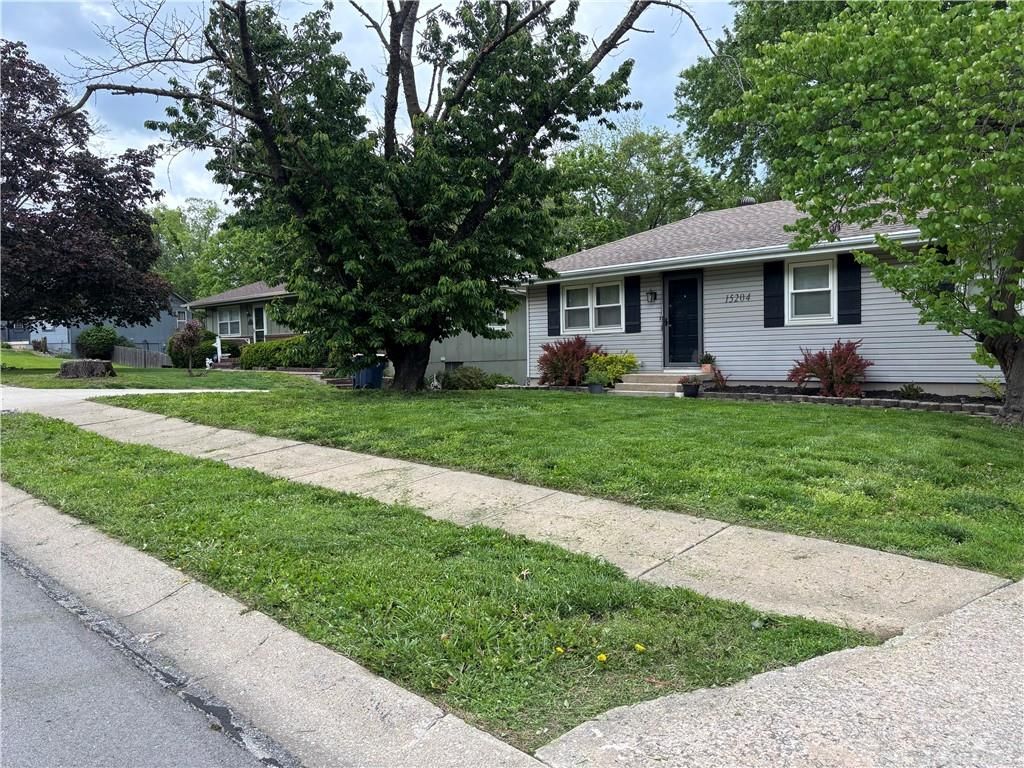 Photo of 15204 E 48th Street, Kansas City, MO 64136 (MLS # 2618605)