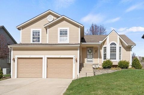 Photo of 20902 W 118th Terrace, Olathe, KS 66061 (MLS # 2616673)