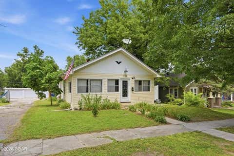 Photo of 528 E 15th Street, Baxter Springs, KS 66713 (MLS # 2631116)
