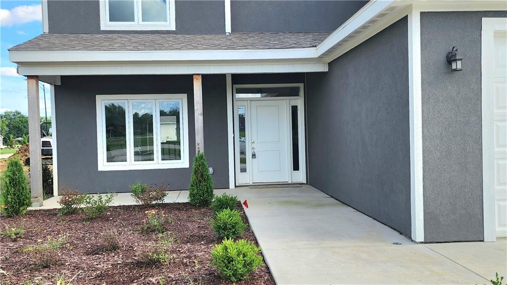 1816 Silverback Way