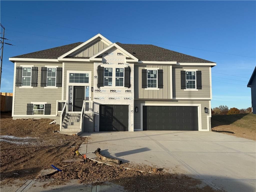 Photo of 988 Poplar Lane, Liberty, MO 64068 (MLS # 2559154)