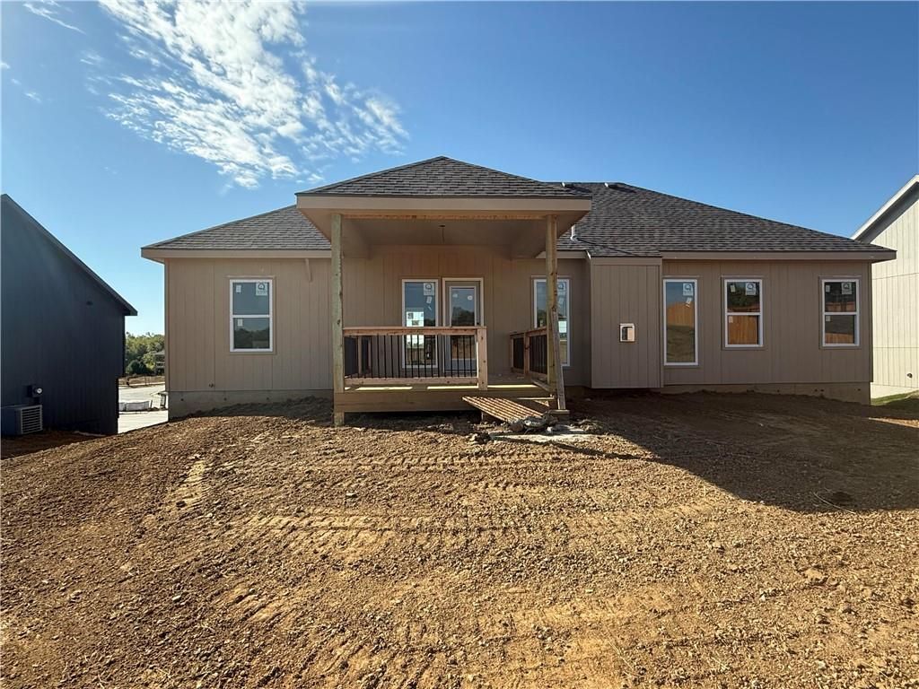 Photo of 988 Poplar Lane, Liberty, MO 64068 (MLS # 2559154)