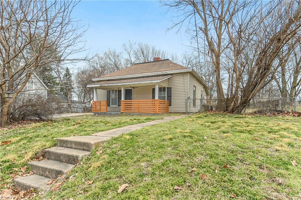 Photo of 1309 N Main Street, Independence, MO 64050 (MLS # 2618963)