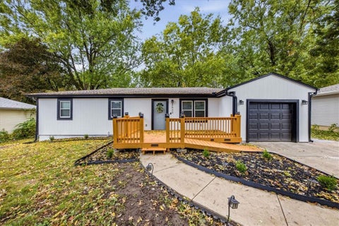 Photo of 8520 Larsen Street, Overland Park, KS 66214 (MLS # 2647530)