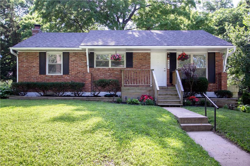 Photo 1 of 34 — 9919 Countryside Road, Lenexa, KS 66215