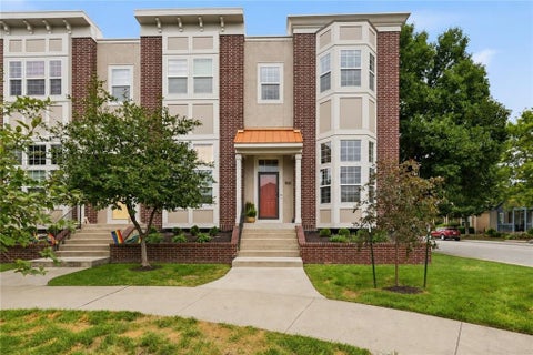 Photo of 2901 Gentry Park Parkway, North Kansas City, MO 64116 (MLS # 2642609)