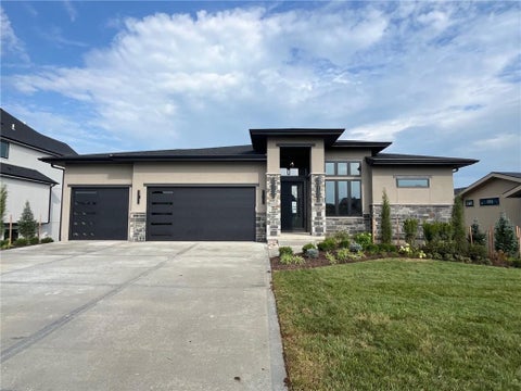 Photo of 18109 Cody Street, Overland Park, KS 66013 (MLS # 2584851)