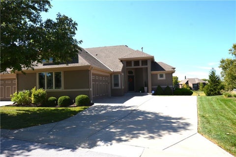 Photo of 10992 S Parish Street, Olathe, KS 66061 (MLS # 2641942)