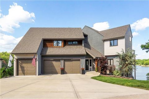 218 NW Locust Street Lee's Summit MO 64064