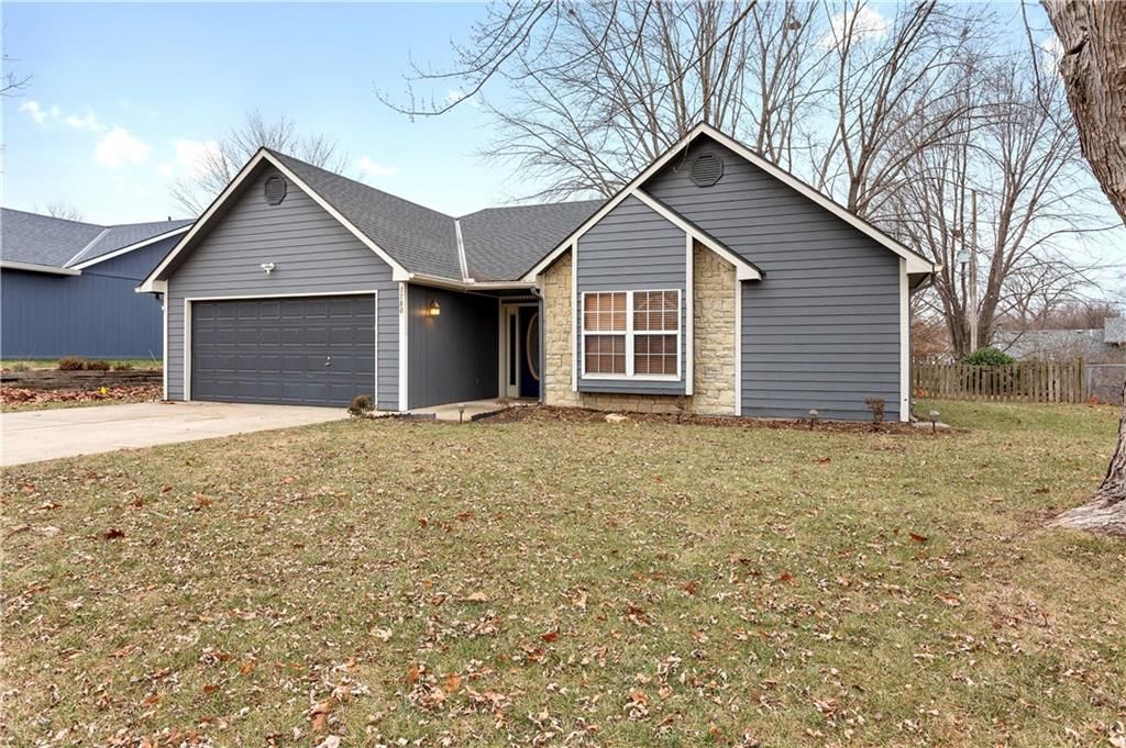 Photo of 1180 S Bury Street, Tonganoxie, KS 66086 (MLS # 2592177)