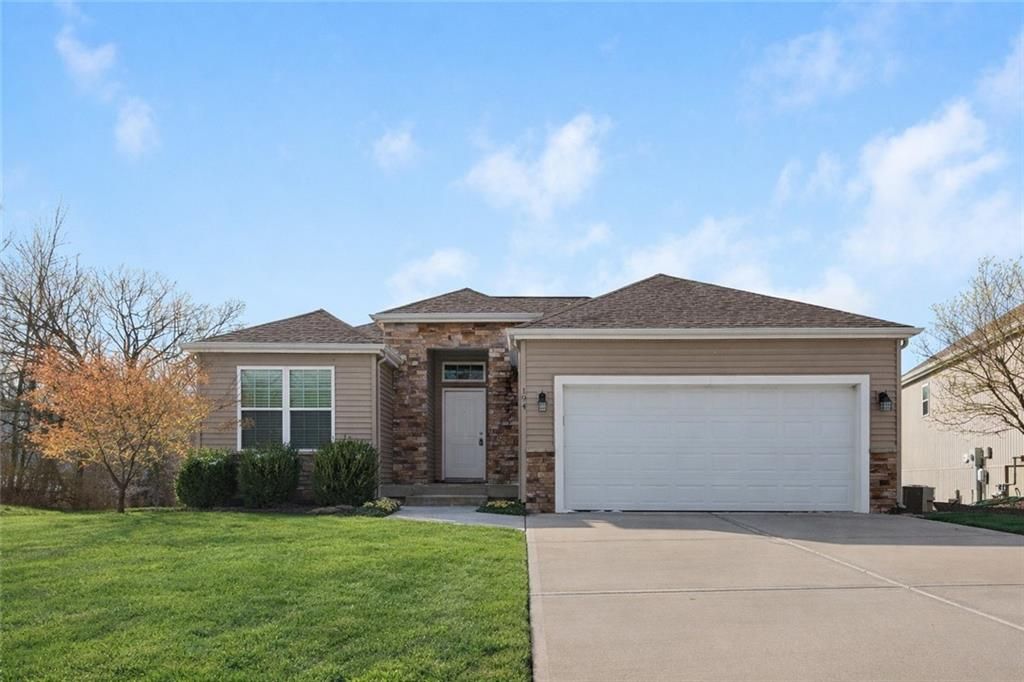 Photo of 194 Camelot Drive, Liberty, MO 64068 (MLS # 2602208)