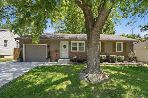 Photo of 4013 S Spring Street, Independence, MO 64054 (MLS # 2619444)