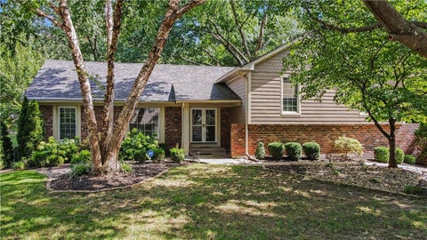 Photo of 10519 Pawnee Lane, Leawood, KS 66206 (MLS # 2645743)
