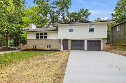 Photo of 1530 NW 67TH Street, Kansas City, MO 64118 (MLS # 2625842)