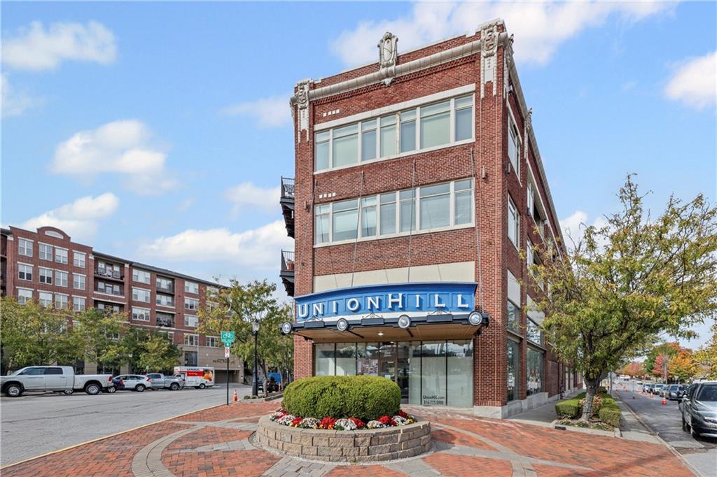 2929 McGee Trafficway 305