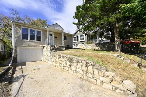 Photo of 1926 Ewing Avenue, Kansas City, MO 64126 (MLS # 2649459)