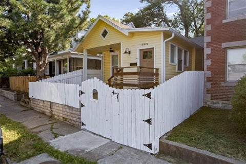 Photo of 3921 Central Street, Kansas City, MO 64111 (MLS # 2645612)