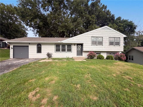 Photo of 12904 E 54th Street, Kansas City, MO 64133 (MLS # 2637289)