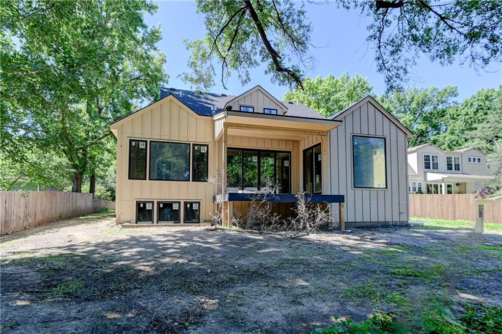 2710 W 49th Street