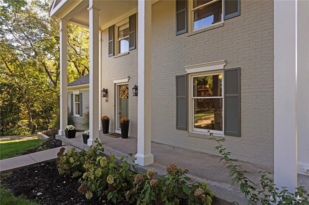900 Wildbriar Drive