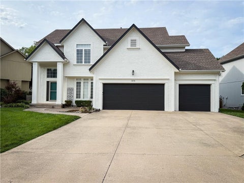 Photo of 308 NE Hidden Valley Way, Lees Summit, MO 64064 (MLS # 2626131)