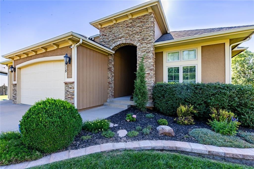 Photo of 4915 NE 91st Terrace, Kansas City, MO 64156 (MLS # 2627257)