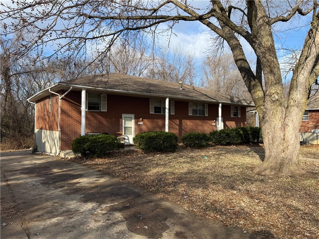 2910 N River Terrace