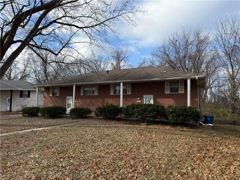 2910 N River Terrace Independence MO 64050