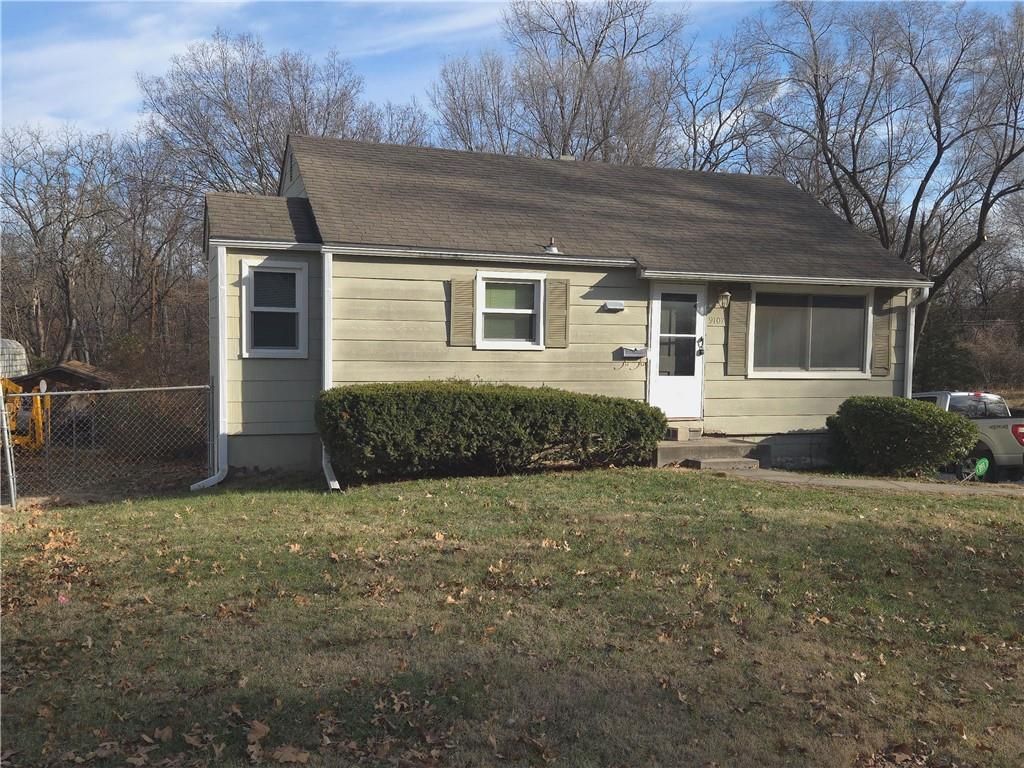 Photo of 9107 Charlotte Street, Kansas City, MO 64131 (MLS # 2592309)