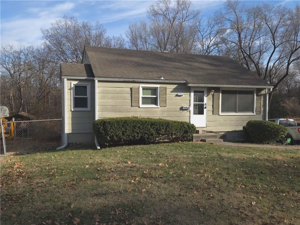 Photo of 9107 Charlotte Street, Kansas City, MO 64131 (MLS # 2592309)