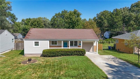 Photo of 6320 W 82nd Street, Overland Park, KS 66204 (MLS # 2640209)