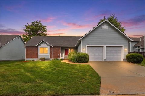 Photo of 15724 Travis Street, Overland Park, KS 66223 (MLS # 2633568)