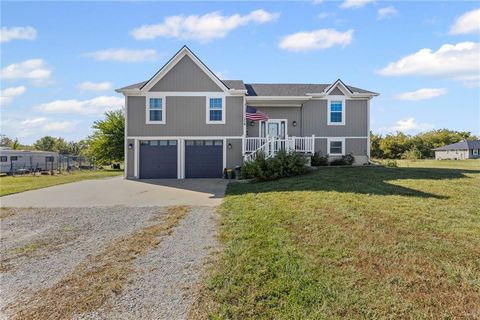Photo of 33372 Lonestar Road, Osawatomie, KS 66064 (MLS # 2581658)