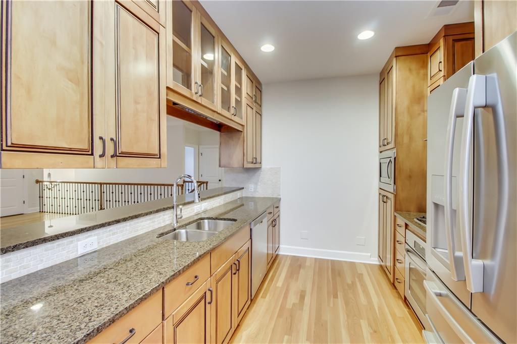 10209 Beverly Street