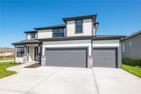 Photo of 18901 W 193rd Terrace, Spring Hill, KS 66083 (MLS # 2587379)