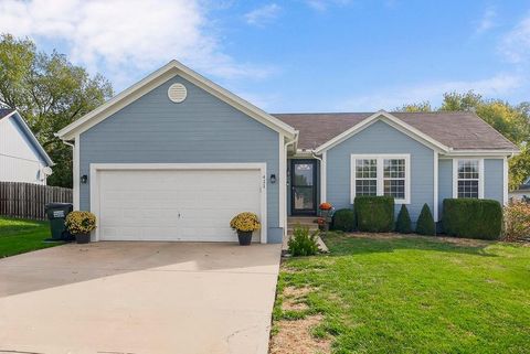 Photo of 411 W 5th Street, Edgerton, KS 66021 (MLS # 2581823)