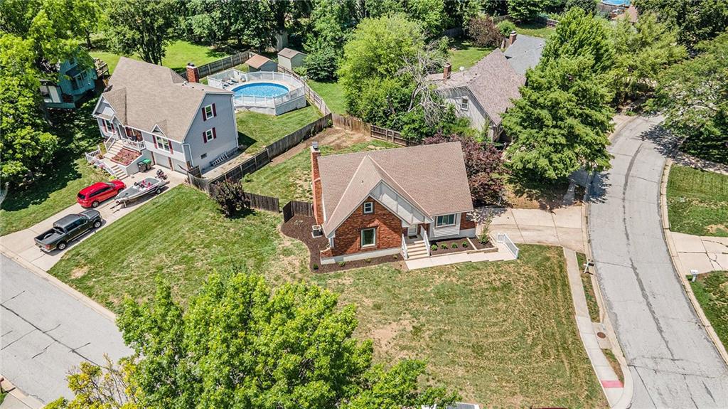 1201 NW Burr Oak Court