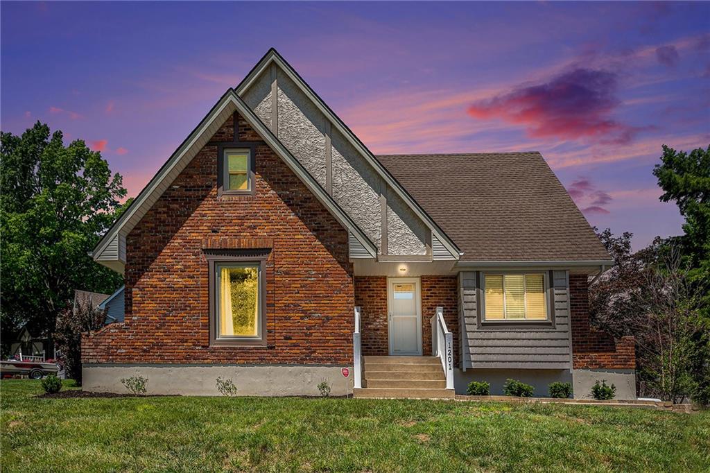 1201 NW Burr Oak Court