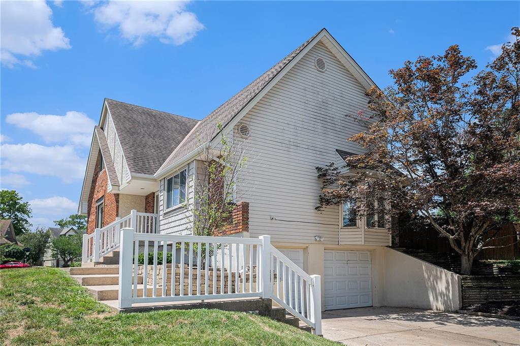 1201 NW Burr Oak Court
