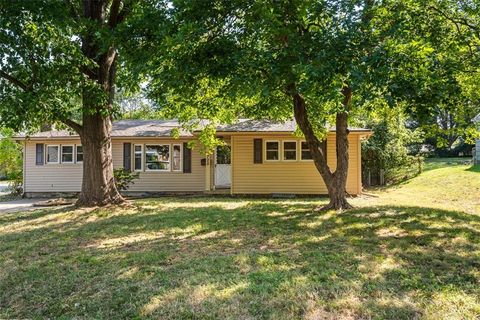 Photo of 5725 Elm Avenue, Raytown, MO 64133 (MLS # 2585413)